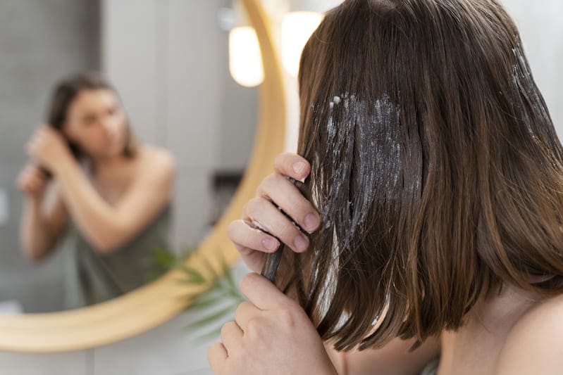 La mascarilla capilar va antes o después del shampoo